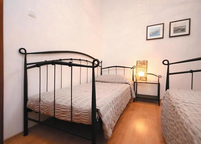 Appartement Stunning In With Kitchen Šibenik