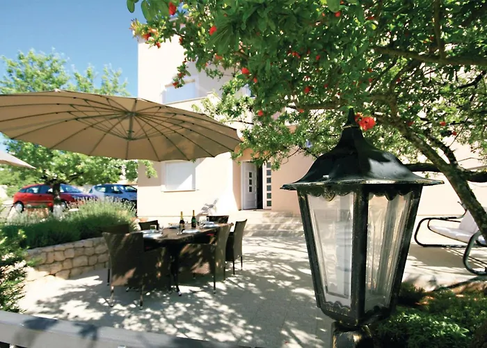 Appartement Stunning In With Kitchen Šibenik