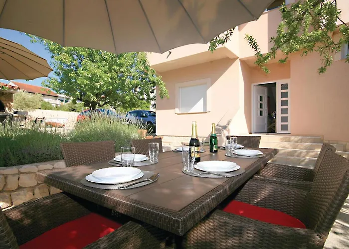 Appartement Stunning In With Kitchen Šibenik